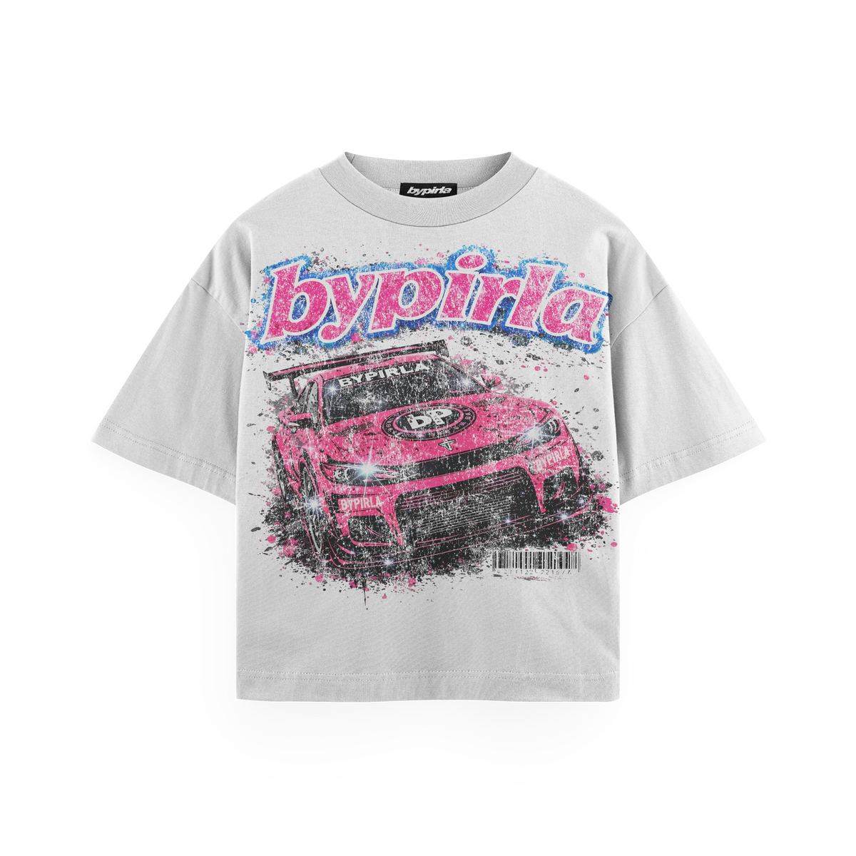 Polera boxyfit blanca BYPIRLA con estampado Racing Car, vista frontal