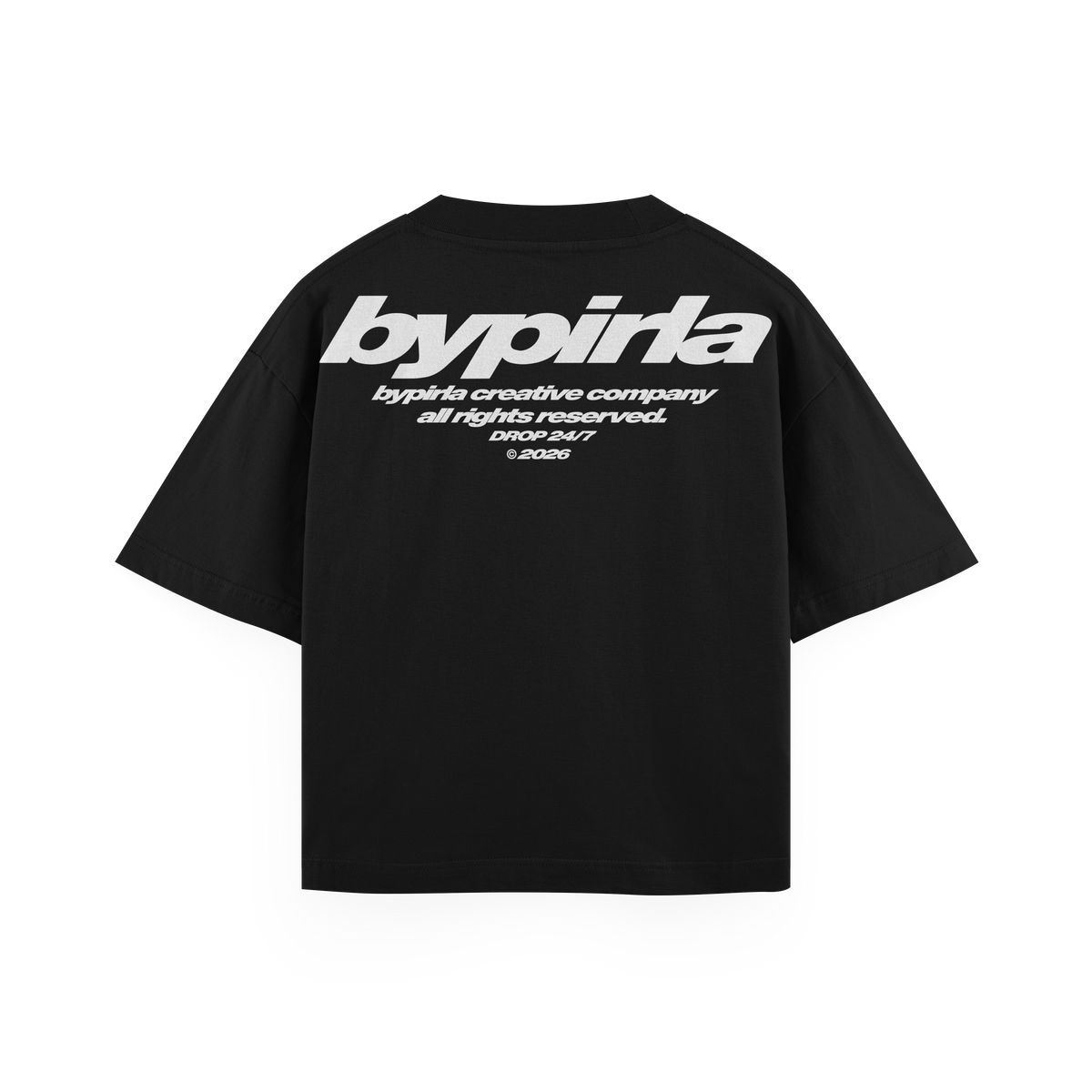 Polera boxyfit negra BYPIRLA Wordmark, vista trasera