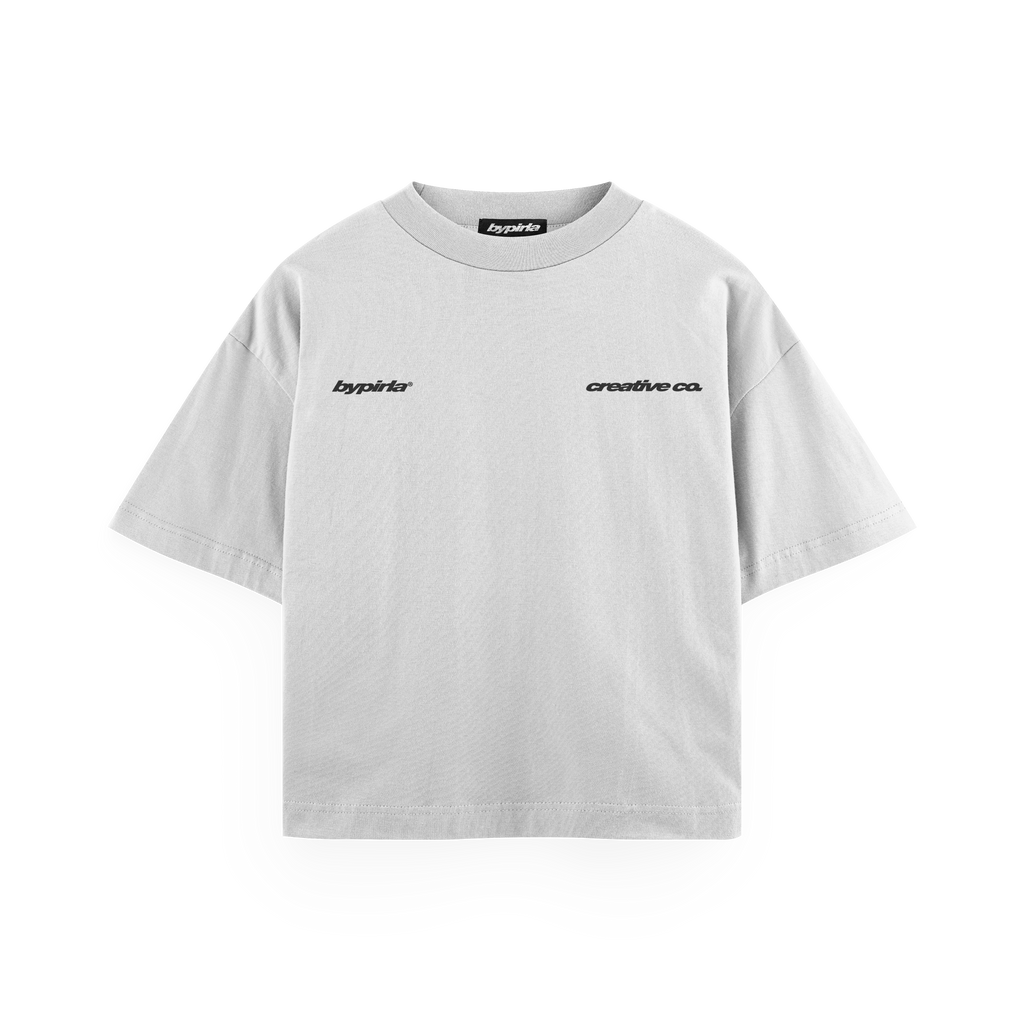 Polera boxyfit blanca BYPIRLA Wordmark, vista frontal