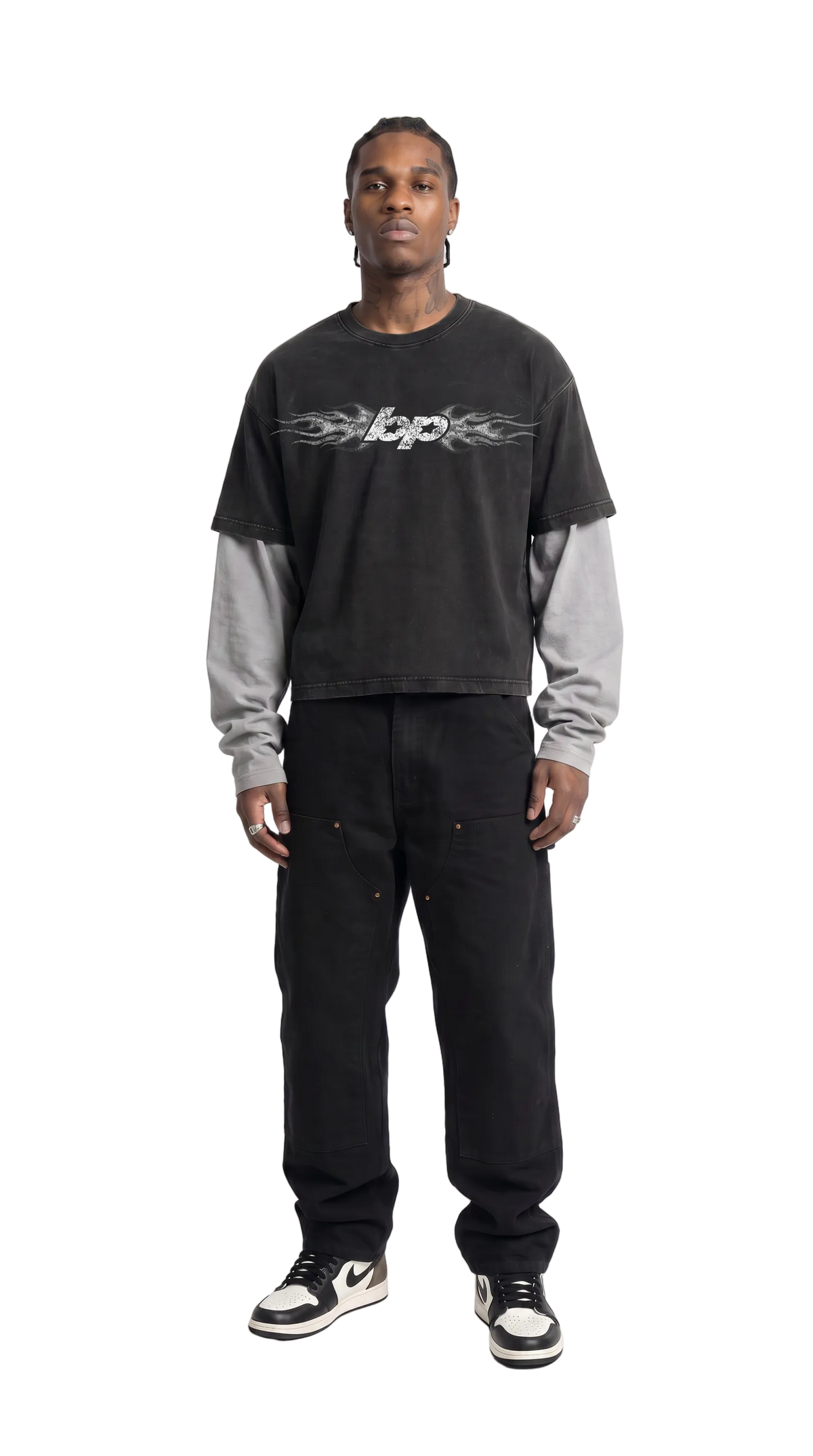 Modelo luciendo polera manga larga boxyfit BYPIRLA Racing Team